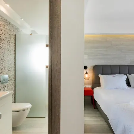Holiday Luxury With Private Pool